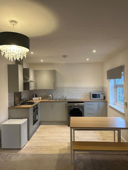 Luxury Countryside Stay - Waters Upton, Telford Exterior photo