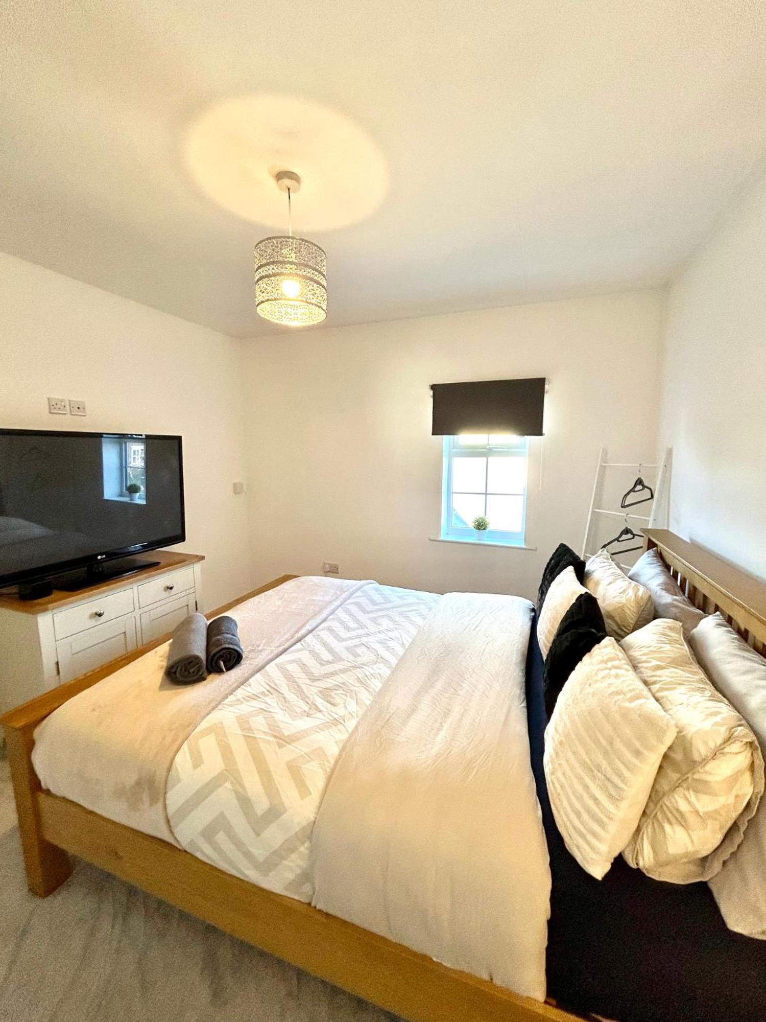 Luxury Countryside Stay - Waters Upton, Telford Exterior photo