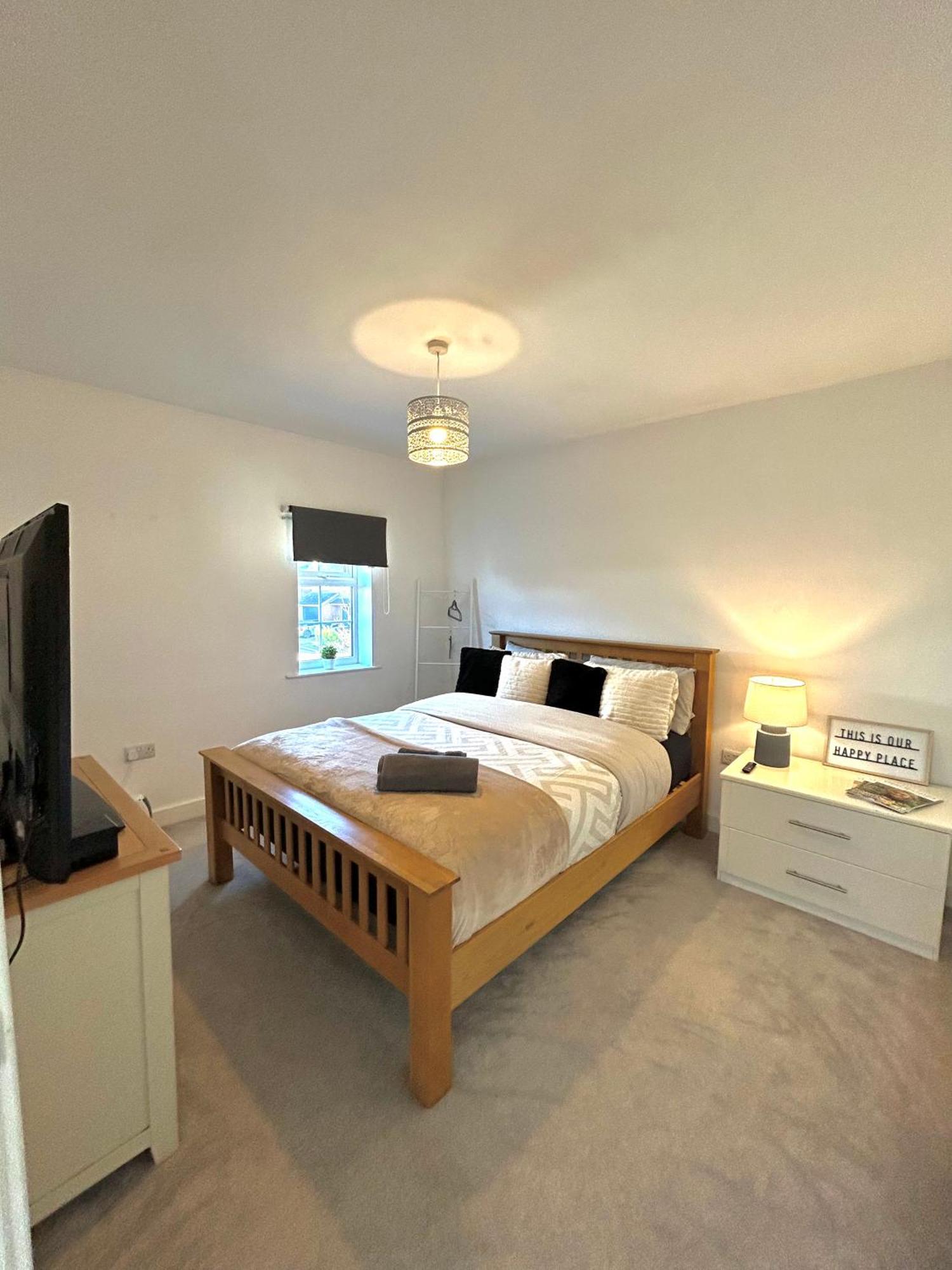 Luxury Countryside Stay - Waters Upton, Telford Exterior photo